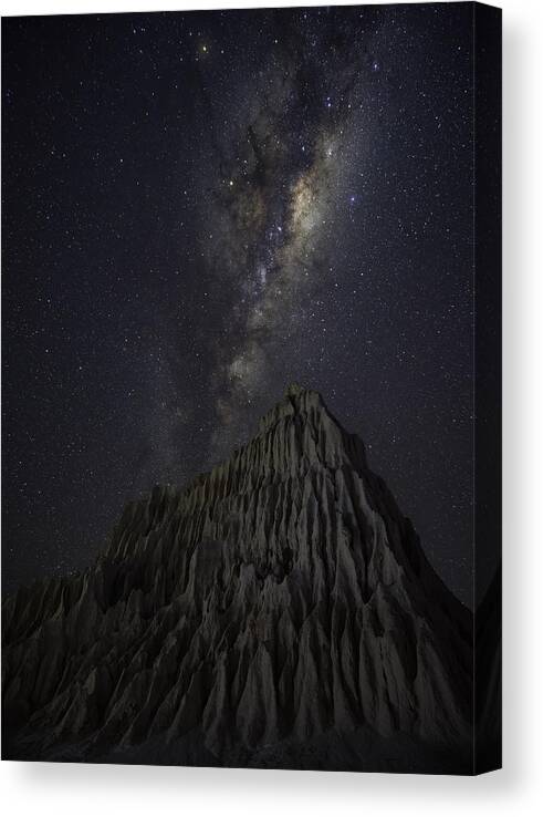 Sky Canvas Print featuring the photograph Pyramid In Mungo by Jingshu Zhu