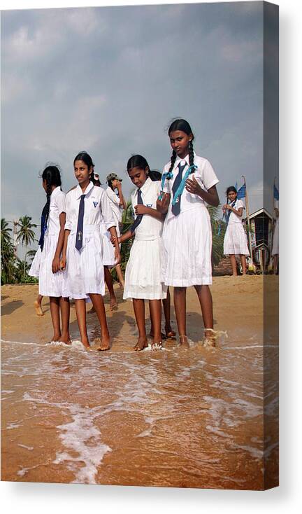 Sri Lanka Canvas Print featuring the photograph School Trip to Beach by Rafa Rivas