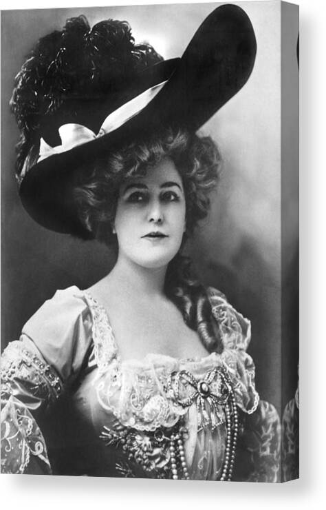 1905 Canvas Print featuring the photograph Actress Lillian Russell by Underwood Archives