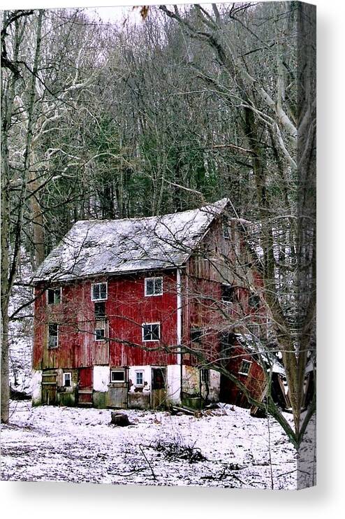 Pennsylvania Canvas Print featuring the photograph Pennsylvania Dusting by Michael Hoard