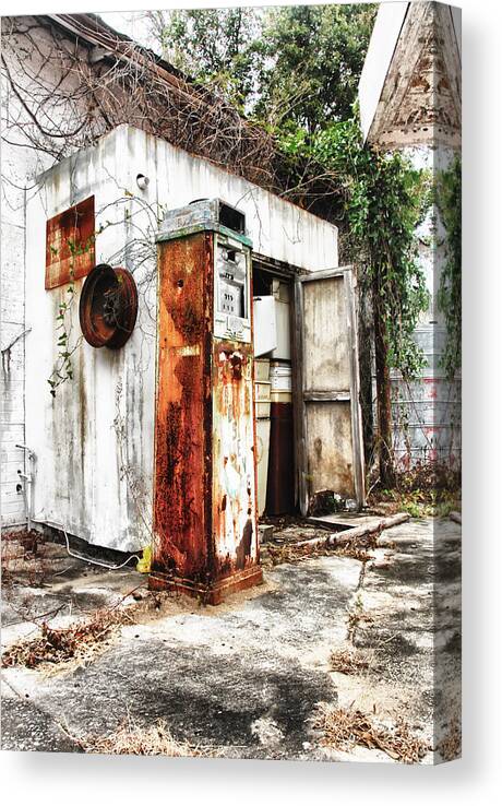 Crystal Yingling Canvas Print featuring the photograph Self Service by Ghostwinds Photography