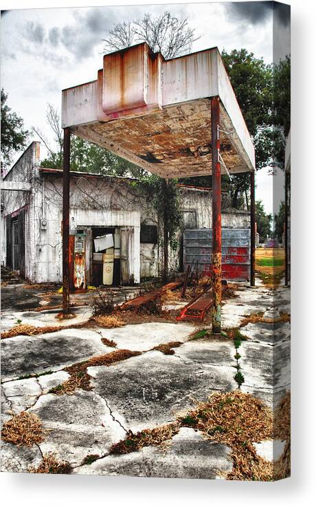 Crystal Yingling Canvas Print featuring the photograph The Last Stop by Ghostwinds Photography