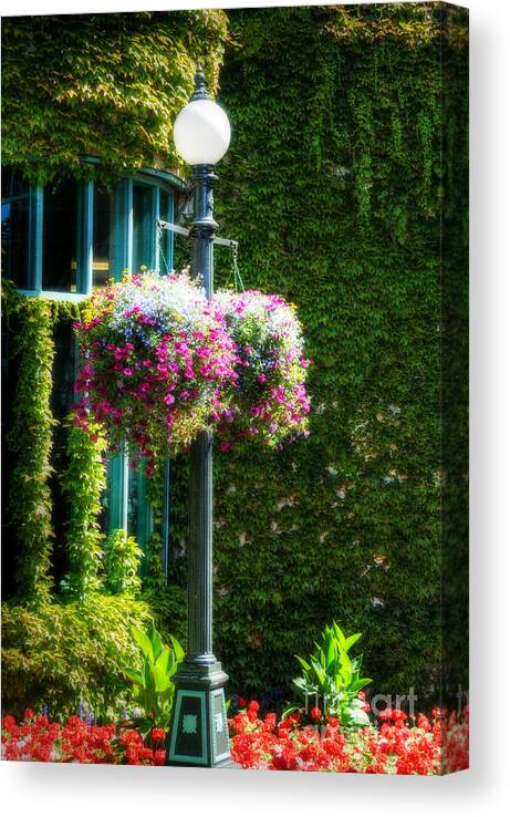Lamp Canvas Print featuring the photograph Victorian Light Post by Sarah Schroder