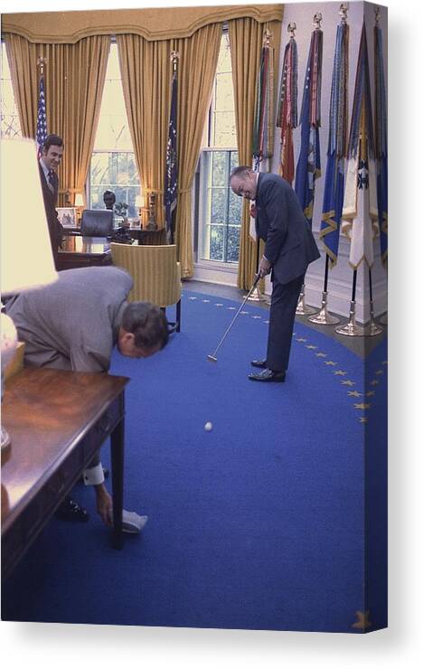 History Canvas Print featuring the photograph Golf In The Oval Office. Bob Hope by Everett