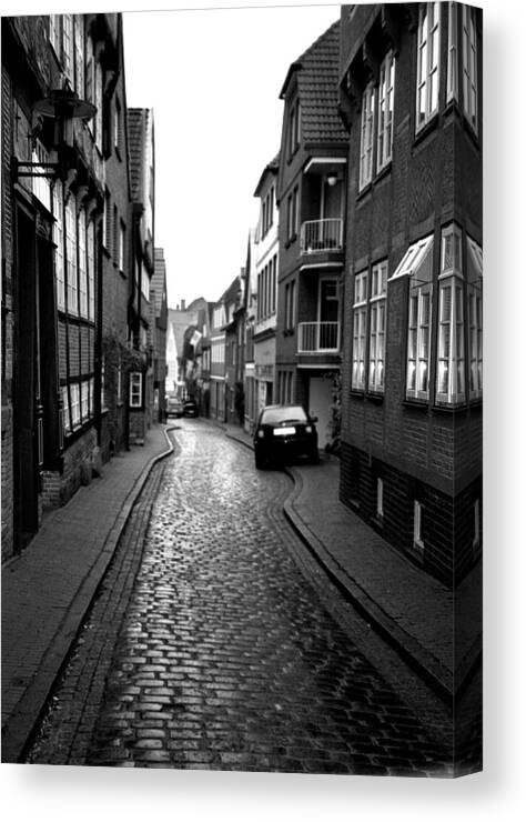 Photographs Canvas Print featuring the photograph Gasse by Gerlinde Keating