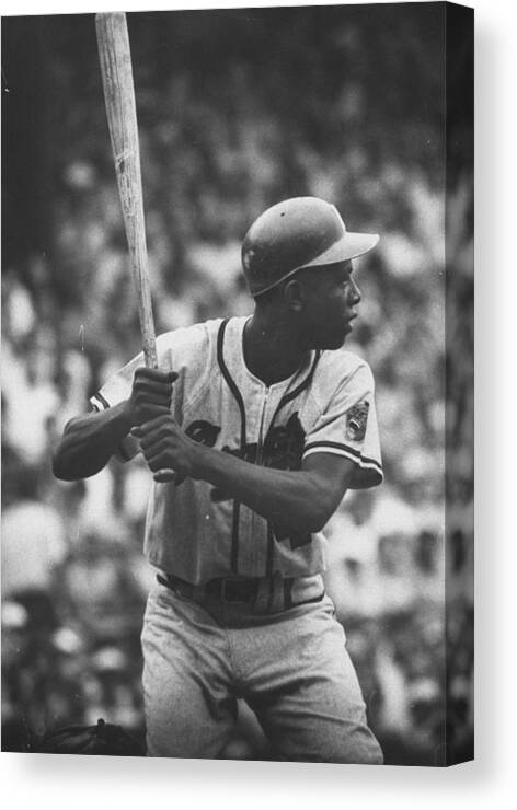 1950-1959 Canvas Print featuring the photograph Hank Aaron #1 by George Silk