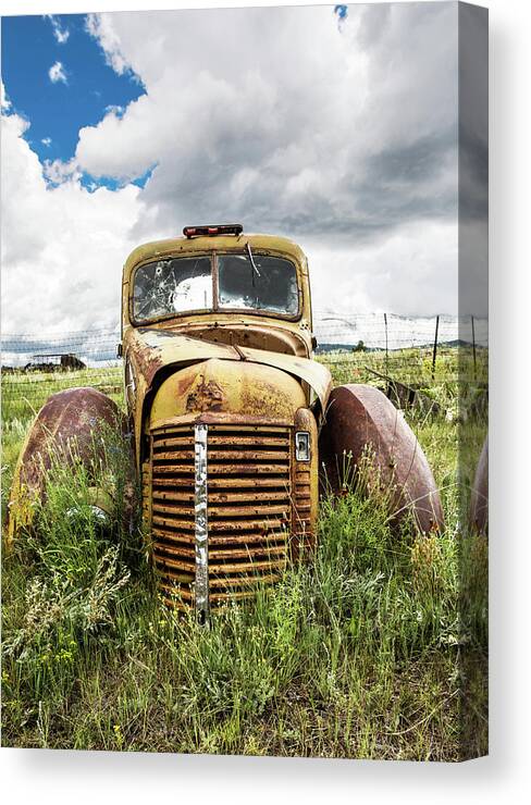 Elizabethtown Canvas Print featuring the photograph Abandoned Memories by Candy Brenton