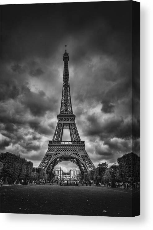 France Canvas Print featuring the photograph Eiffel by Juan Pablo De Miguel