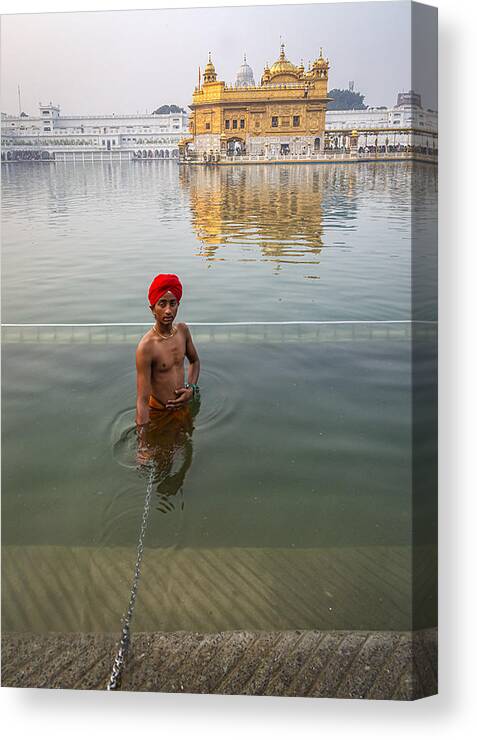 People Canvas Print featuring the photograph Holy Bath At Golden Temple by Souvik Banerjee