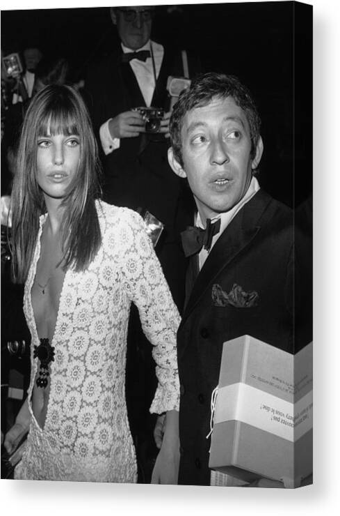 Artist Canvas Print featuring the photograph Serge Gainsbourg And Jane Birkin by Keystone-france