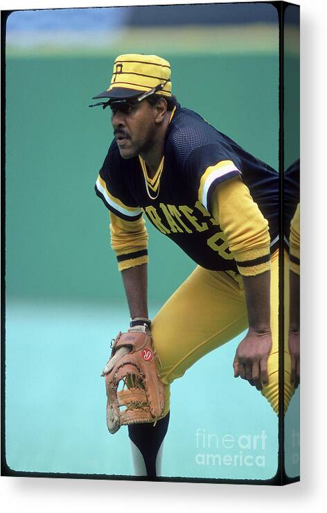 1980-1989 Canvas Print featuring the photograph Willie Stargell by Rich Pilling