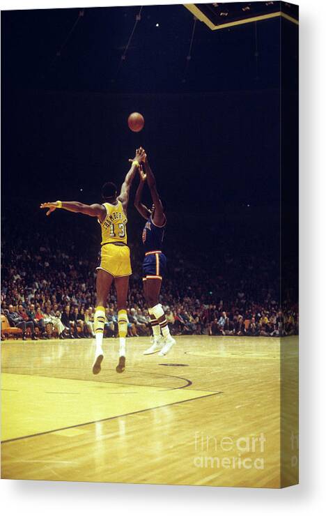 Willis Reed Canvas Print featuring the photograph Willis Reed and Wilt Chamberlain #2 by Wen Roberts