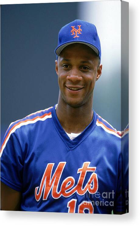 1980-1989 Canvas Print featuring the photograph Darryl Strawberry by Ron Vesely