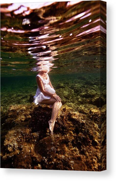 Underwater Canvas Print featuring the photograph Waiting by Gemma Silvestre