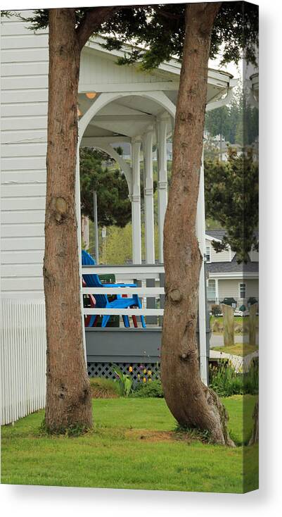 Point No Point Lighthouse Canvas Print featuring the photograph The Front Porch by E Faithe Lester