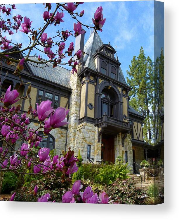 Beringer Brothers Winery Canvas Print featuring the photograph Beringer Family Mansion by Jeff Lowe