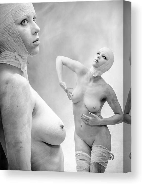 Nude Canvas Print featuring the photograph Bianconeve by Luciano Corti