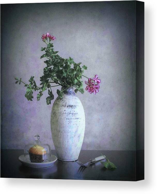 Geranium Canvas Print featuring the photograph Geranium 9 by Fangping Zhou