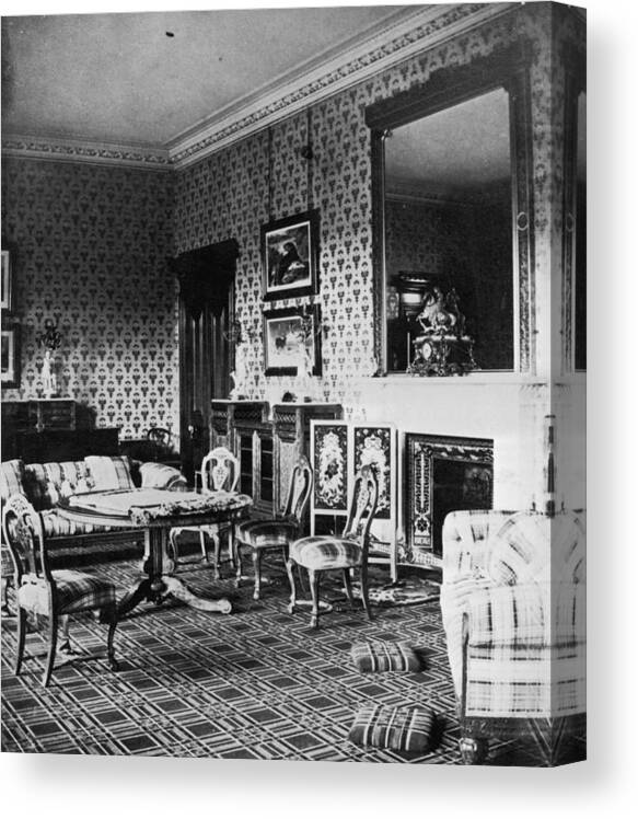 People Canvas Print featuring the photograph Royal Drawing Room by Hulton Archive