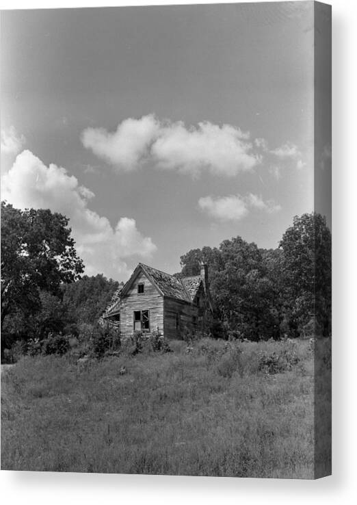  Canvas Print featuring the photograph Old Housw by Curtis J Neeley Jr