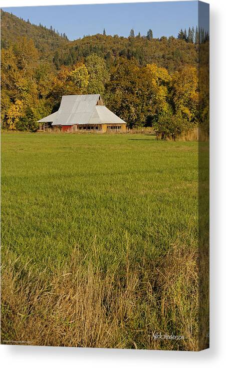 Barn Canvas Print featuring the photograph Barn near Murphy by Mick Anderson