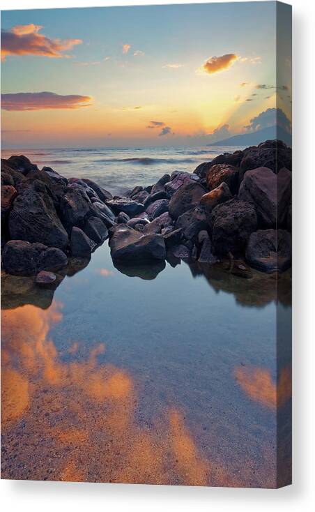 Hawaian Canvas Print featuring the photograph Sunset in Maui by Francesco Emanuele Carucci