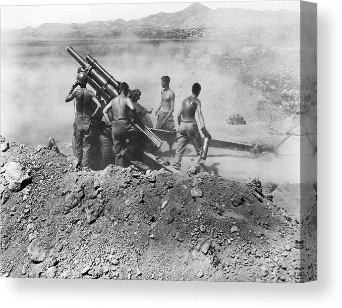 1940s Canvas Print featuring the photograph Howitzer Shelling In Korea by Underwood Archives