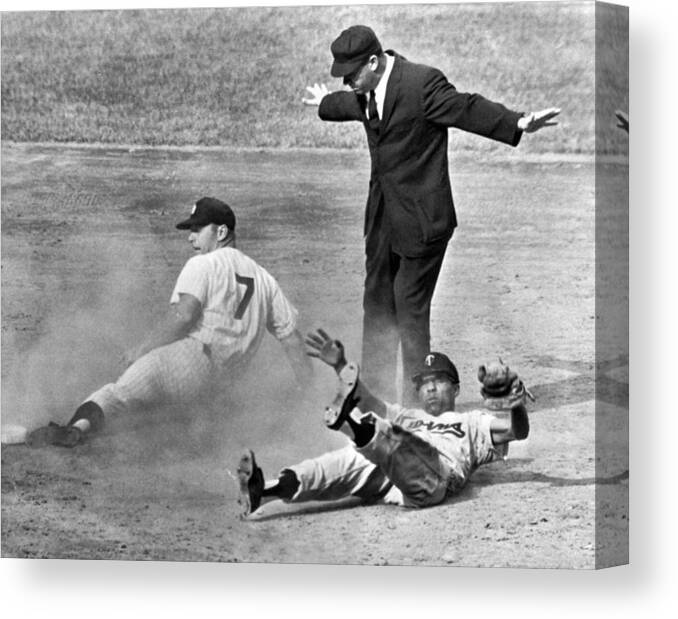 1961 Canvas Print featuring the photograph Mickey Mantle Steals Second by Underwood Archives
