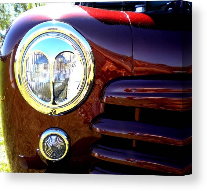 Antique Canvas Print featuring the painting Headlight by Renate Wesley