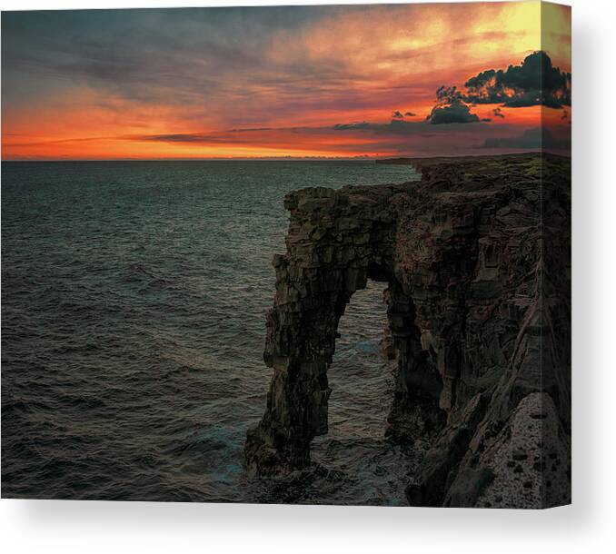 Holei Sea Arch Canvas Print featuring the photograph Holei Sea Arch by Susan Rissi Tregoning