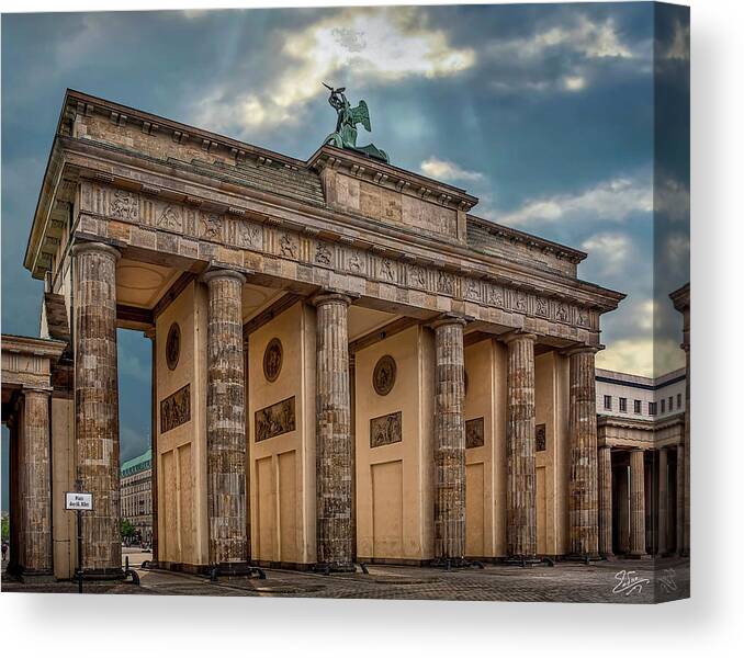 Endre Canvas Print featuring the photograph Morning At The Brandenburg Gate by Endre Balogh