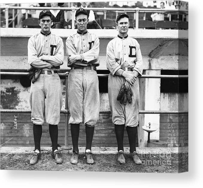 People Canvas Print featuring the photograph Detroit Tigers Baseball Players #1 by Bettmann