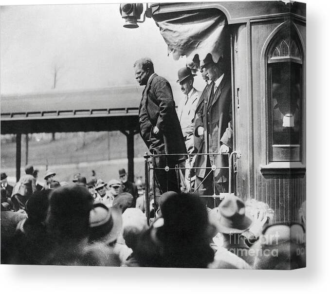 People Canvas Print featuring the photograph Teddy Roosevelt Campaigning #1 by Bettmann