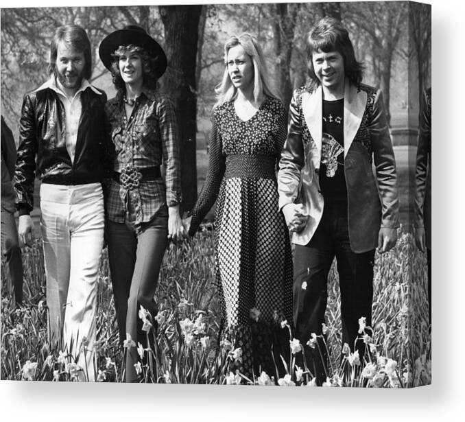 Hyde Park Canvas Print featuring the photograph Abba In The Park by David Ashdown