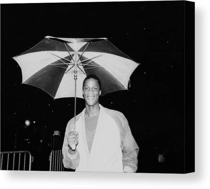 1980-1989 Canvas Print featuring the photograph Darryl Strawberry by New York Daily News