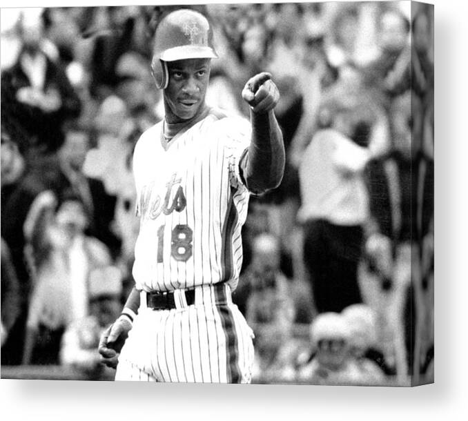 1980-1989 Canvas Print featuring the photograph Darryl Strawberry Of The New York Mets by New York Daily News Archive
