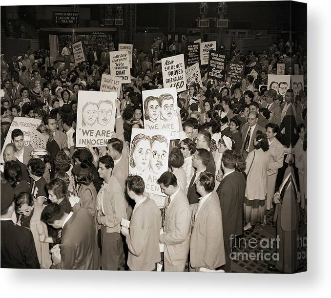 Cold War Canvas Print featuring the photograph Demonstrators At Penn Station by Bettmann