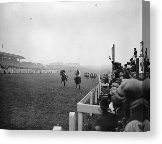 Crowd Canvas Print featuring the photograph Derby At Epsom by Central Press