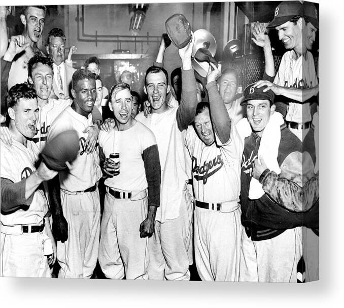 Horizontal Canvas Print featuring the photograph Dodgers Celebrate In The Clubhouse by New York Daily News Archive