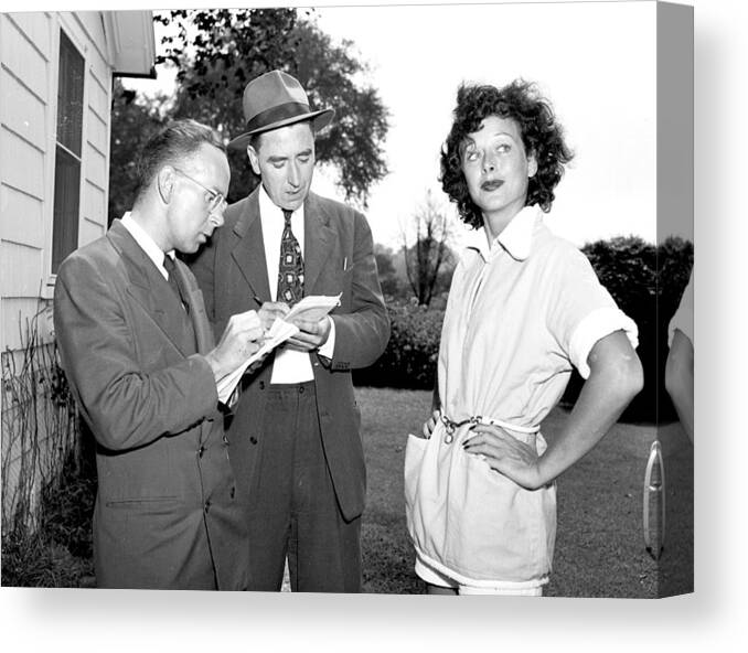 1950-1959 Canvas Print featuring the photograph Hedy Lamarr Tells Reporters All About by New York Daily News Archive