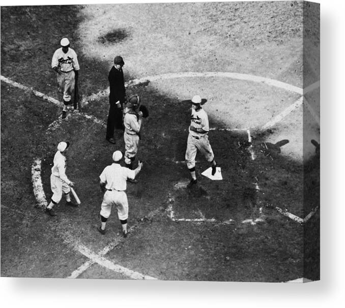 St. Louis Cardinals Canvas Print featuring the photograph High & Watkins Come Home by Hulton Archive