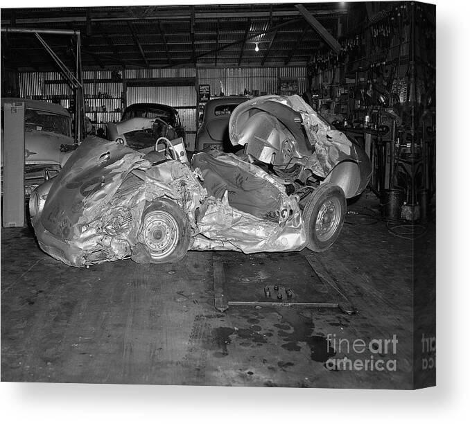 1950-1959 Canvas Print featuring the photograph James Deans Wrecked Porsche by Bettmann