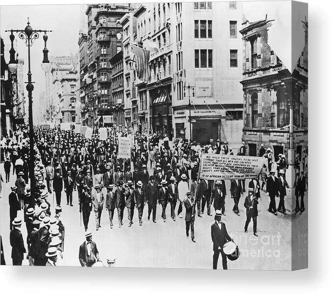 Crowd Of People Canvas Print featuring the photograph Parade Of Black Leaders by Bettmann