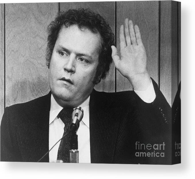 People Canvas Print featuring the photograph Publisher Larry Flynt Being Sworn by Bettmann