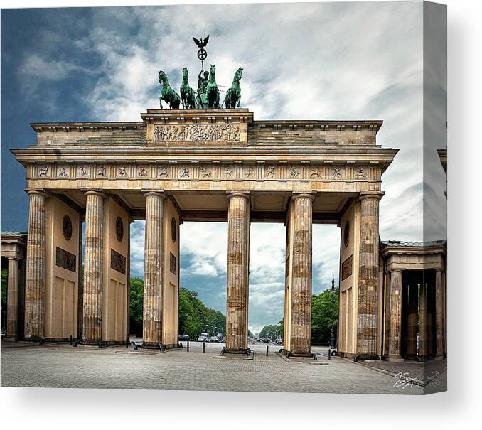 Endre Canvas Print featuring the photograph The Brandenburg Gate by Endre Balogh