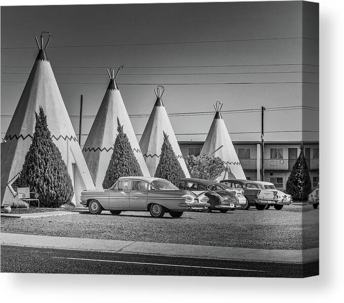 Holbrook Canvas Print featuring the photograph Wigwam Motel Park BW by Micah Offman