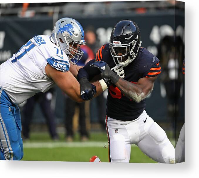 Rick Wagner Canvas Print featuring the photograph Detroit Lions v Chicago Bears #22 by Jonathan Daniel