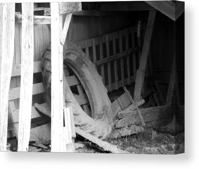 Barn Canvas Print featuring the photograph In the Barn by Wendy Gertz