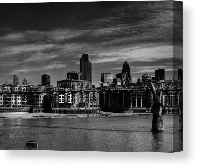 London Canvas Print featuring the photograph London 066 by Lance Vaughn