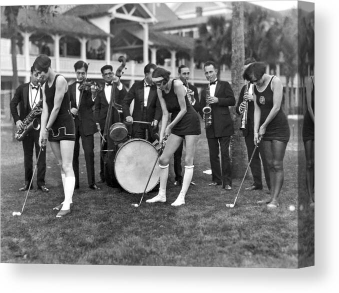 1920s Canvas Print featuring the photograph Teaching Golf With Jazz by Underwood Archives